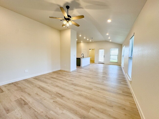Building Photo - Brand-New Home in Escondido Crossing!
