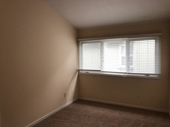 Building Photo - 458 Village Oaks Ct