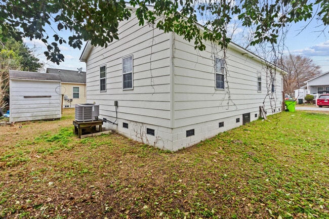 Building Photo - 883 N Cool Ave