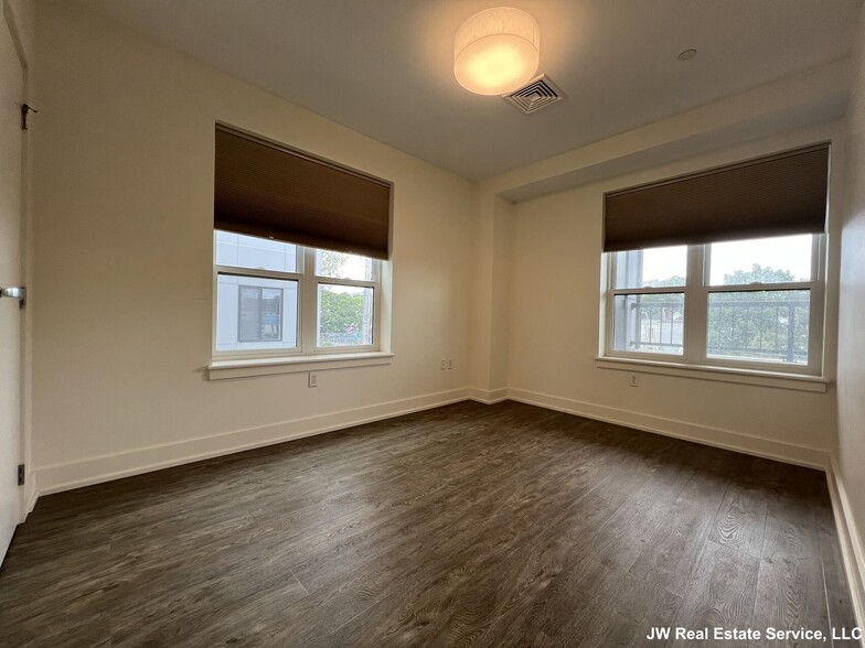 Building Photo - 20 Penniman Rd
