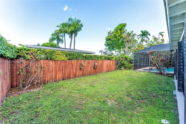 Building Photo - 7621 SW 146th Ave