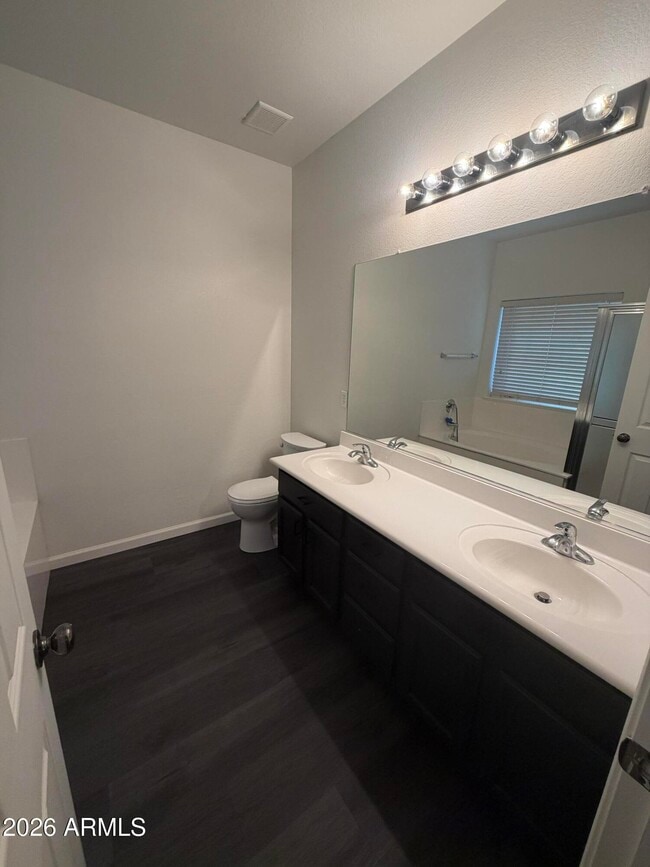 Building Photo - 4455 E Peach Tree Dr