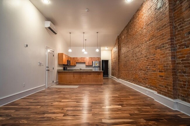 Building Photo - Downtown Luxury Loft Apartment