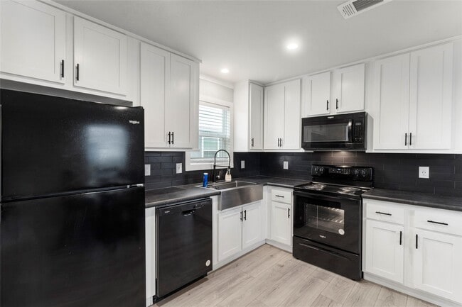 Building Photo - 119 Mooney Rd