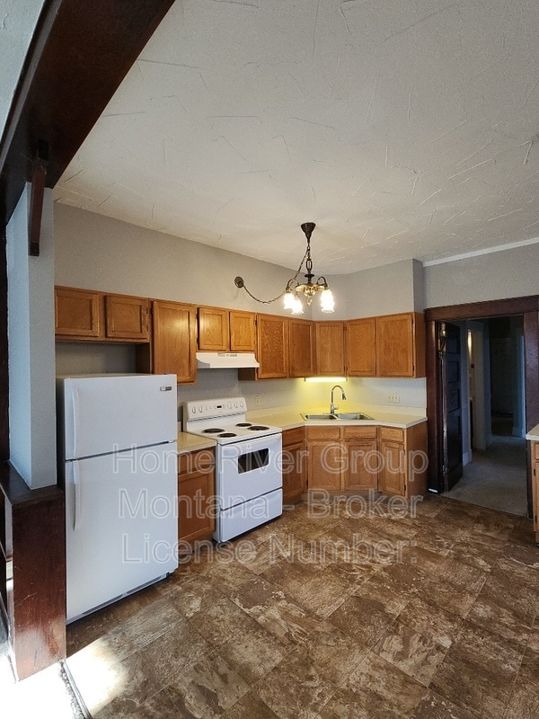 Building Photo - 534 S 3rd St W