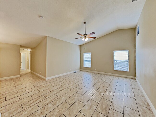 Building Photo - 641 Ridgewood St