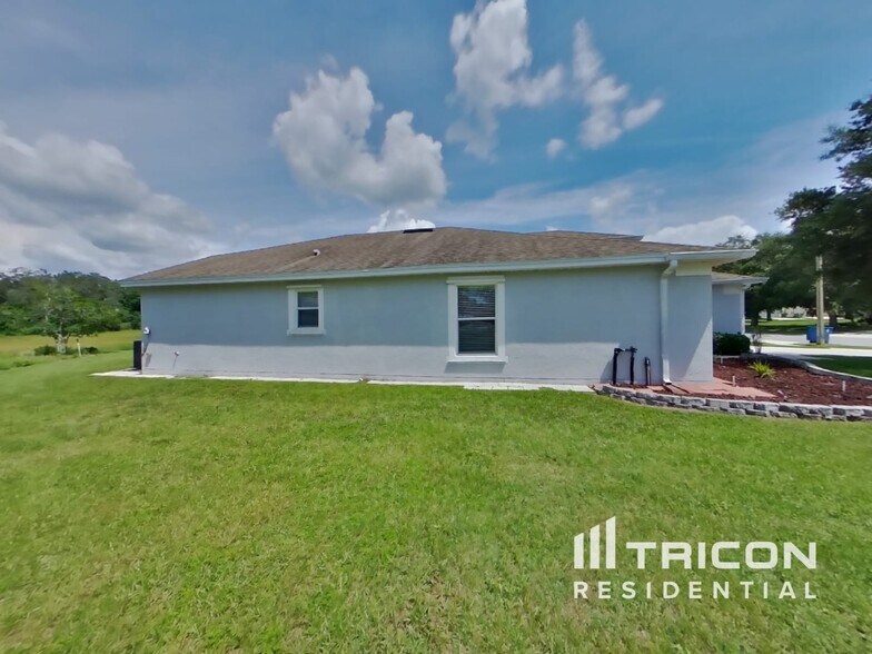Building Photo - 806 Sea Holly Dr