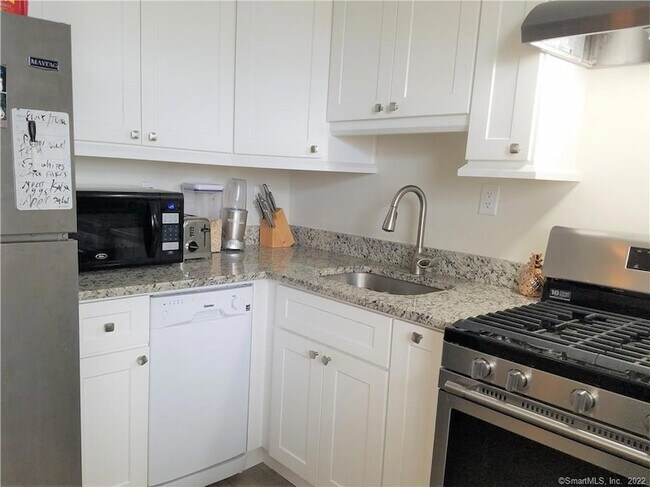 Building Photo - 444 Bedford St