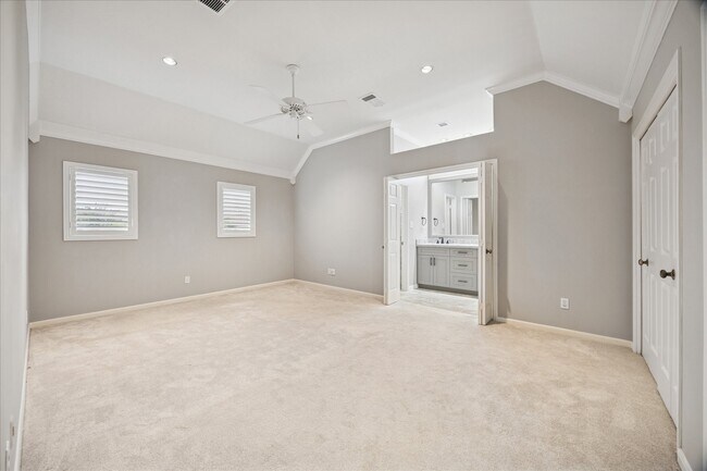 Building Photo - 2113 Potomac Dr