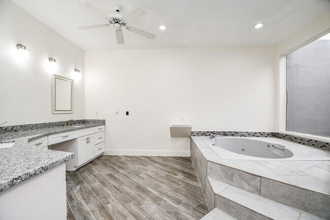 Building Photo - 8115 Fondren Lake Dr