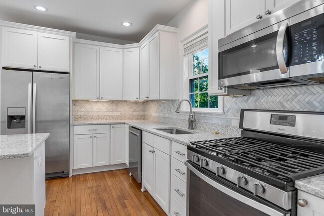 Building Photo - 4226 Ellicott St NW