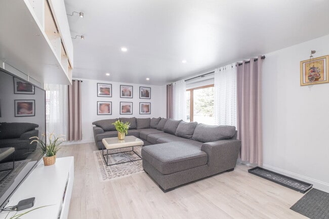 Building Photo - 5621 S 22nd St