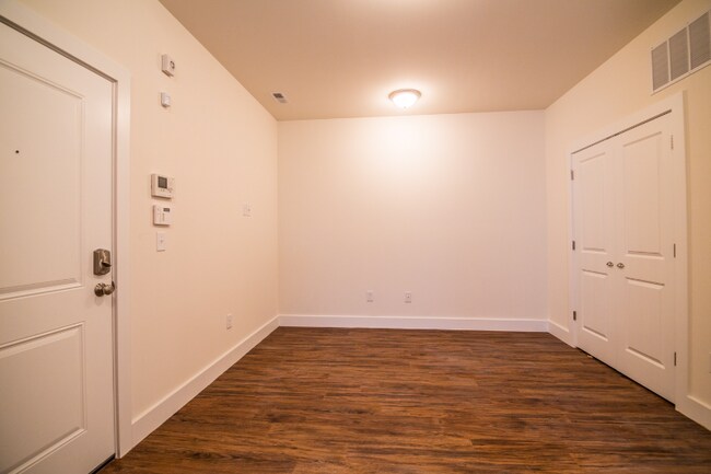 Building Photo - 411 N 34th St