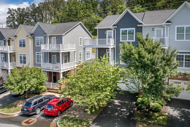 Building Photo - 2410 Winthrop Dr