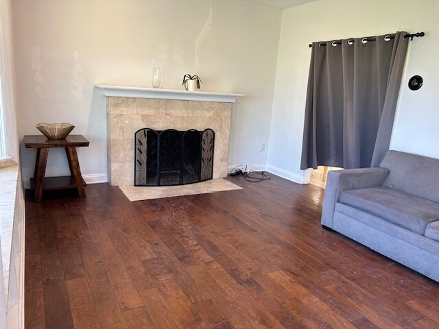 Building Photo - 243 W Elm Ave