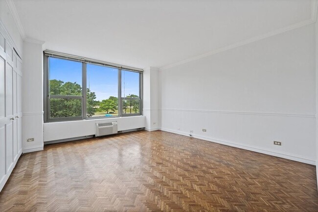 Building Photo - 1550 N Lake Shore Dr