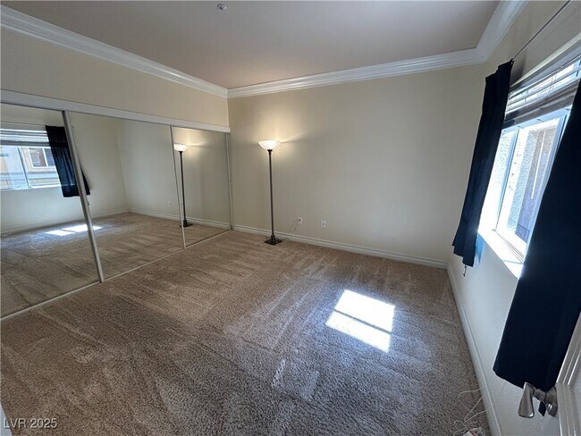 Building Photo - 260 E Flamingo Rd