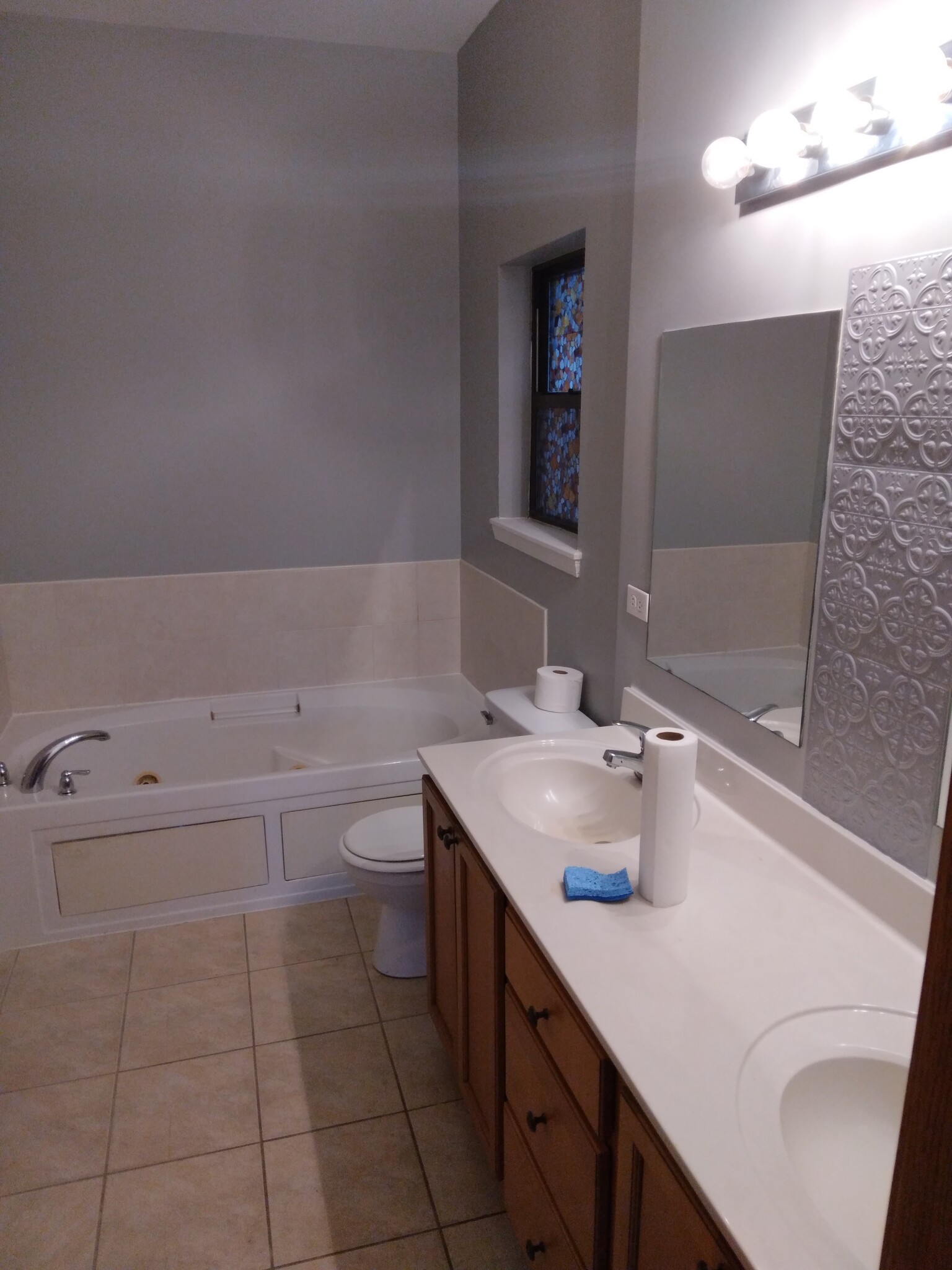 Master Bathroom - 4820 S Champlain Ave