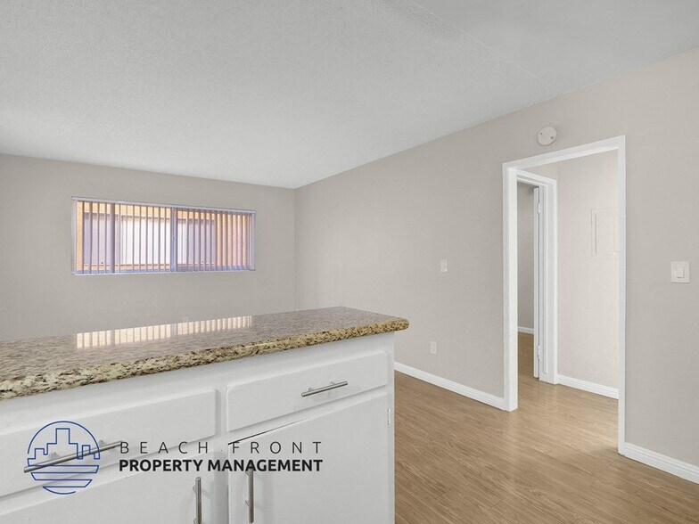 Building Photo - 1020 Orange Ave