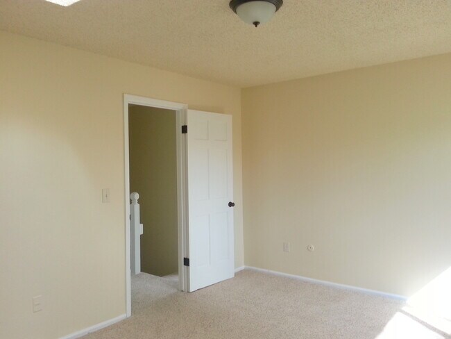 Building Photo - 1603 Cottonwood Dr