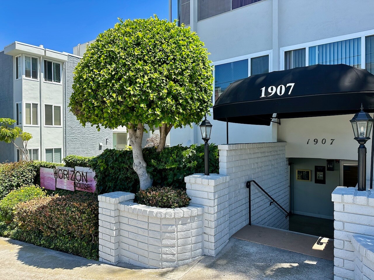 Building Photo - 1907 Robinson Ave