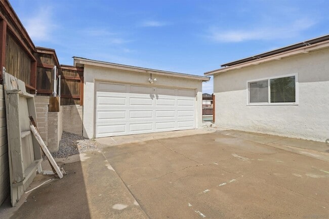 Building Photo - 6122 Nagel St