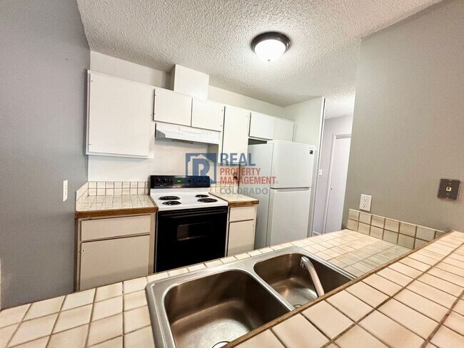 Building Photo - 2880 S Locust St