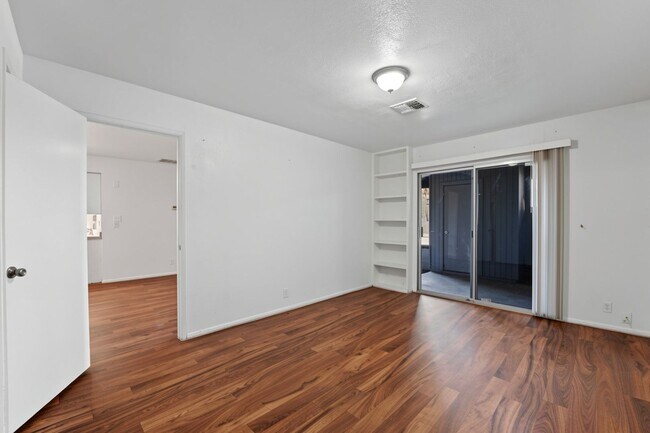 Building Photo - 9007 W Elm St