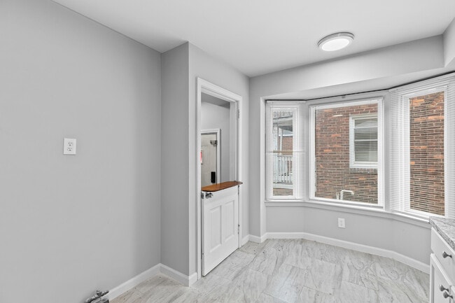 Building Photo - 5566 Haverhill St