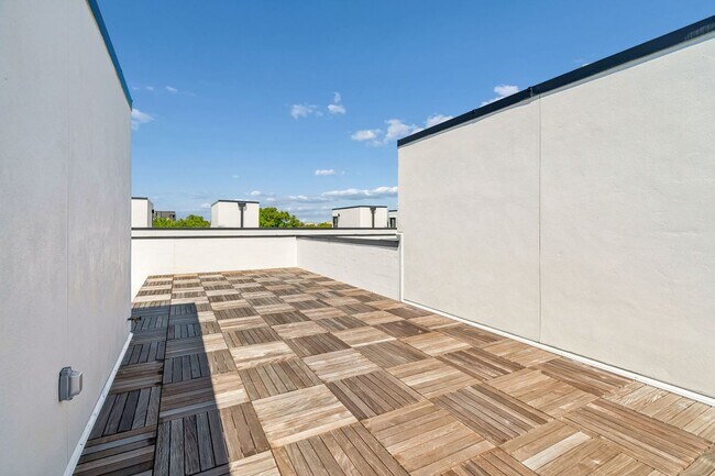 Building Photo - New Construction Townhome For Lease downtown Tampa, Ybor City, Gas Worx