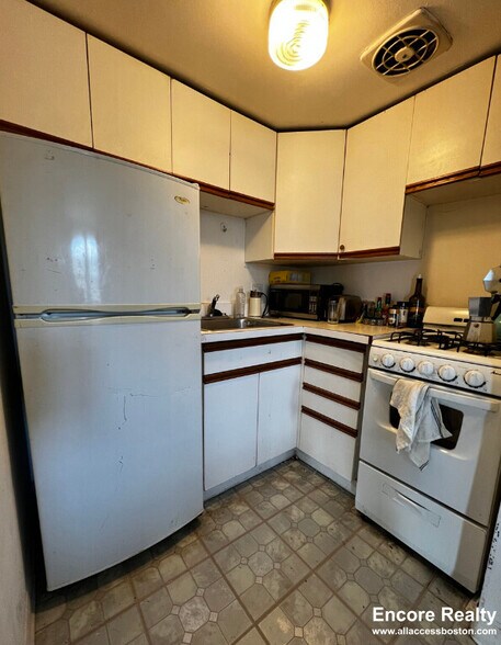 Building Photo - 153 Brighton Ave