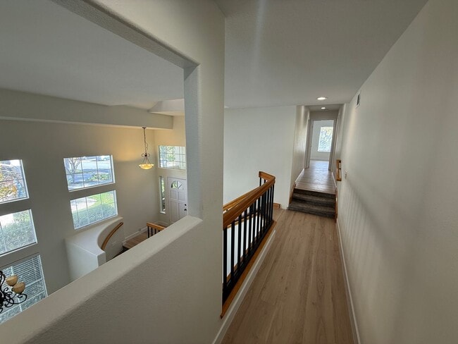 Building Photo - 3-Bedroom Home with Dual Fireplaces, Dual Balconies, and Community Pool in Valencia!