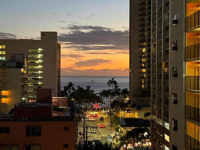 Building Photo - 2440 Kuhio Ave
