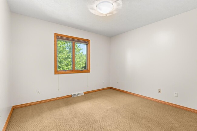 Building Photo - 2427 Reynolds Manor Dr