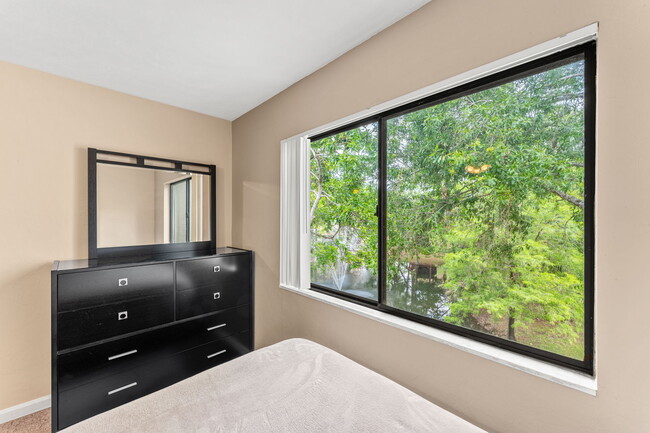 Building Photo - 7814 Shadowood Dr