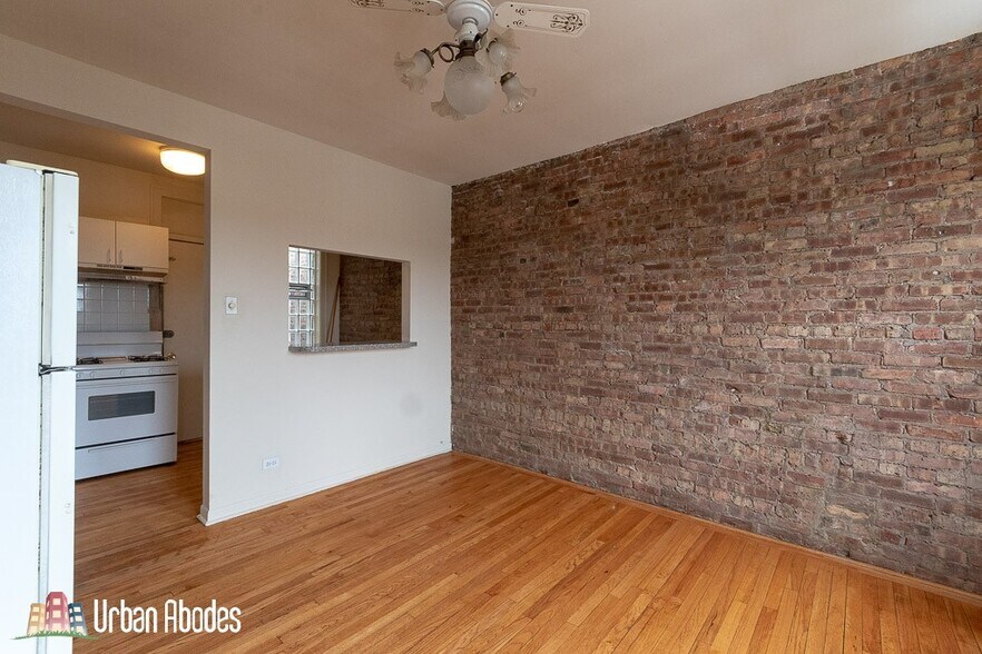 Building Photo - 4224 N Paulina St