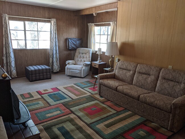 Building Photo - 1306 N Woodland Dr