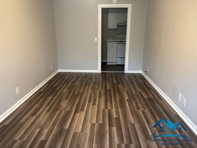Building Photo - For Rent - 1 Bed/ 1 Bath Garage Apt - 1418 1/2 S Van Buren