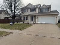 Building Photo - 4404 SW Elm Ct