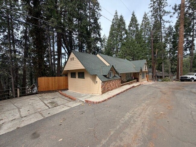 Building Photo - Charming 3-Bedroom Home in the Heart of Twain Harte