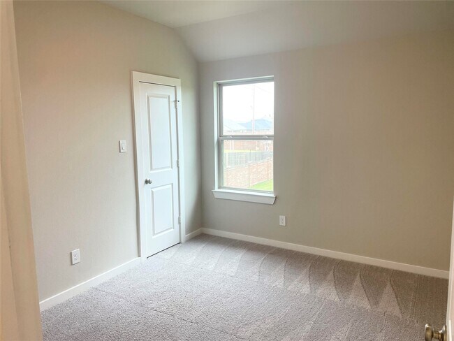 Building Photo - 4927 Shore Arbor Ln