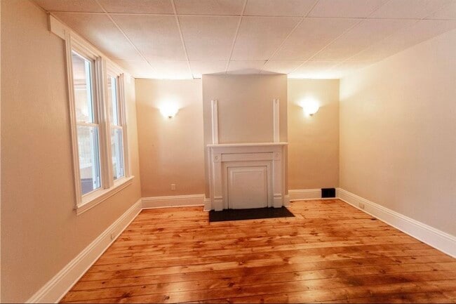 Building Photo - 619 E 17th Ave