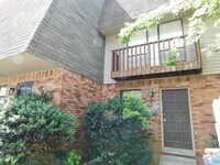 Building Photo - 2203 Fendley Dr