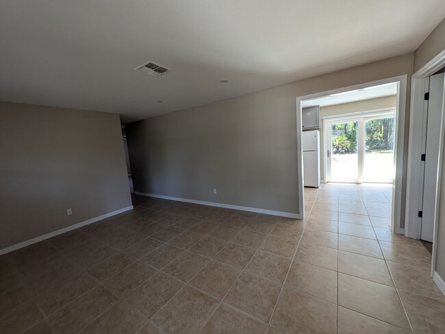 Building Photo - Crystal River 3/2/1 located near US 19 and...