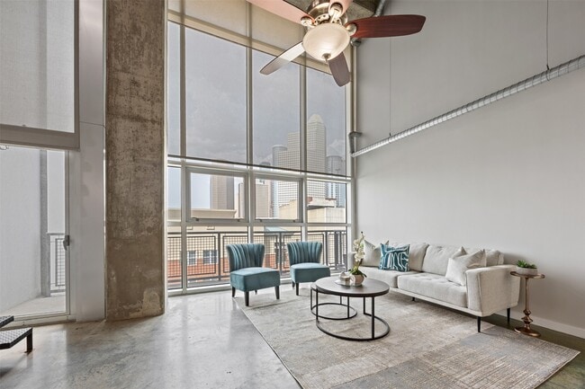 Building Photo - 2000 Bagby St