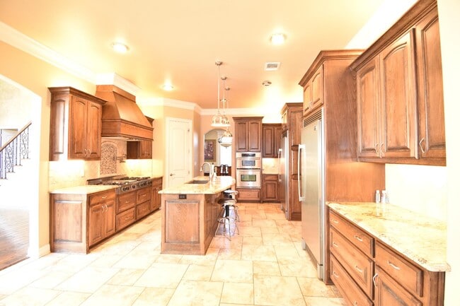 Building Photo - 7871 Oak Creek Trl