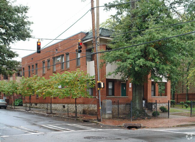 Primary Photo - 431 NE Parkway Dr