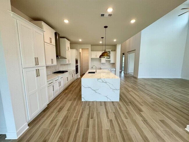 Building Photo - 31019 Sun Vly Dr