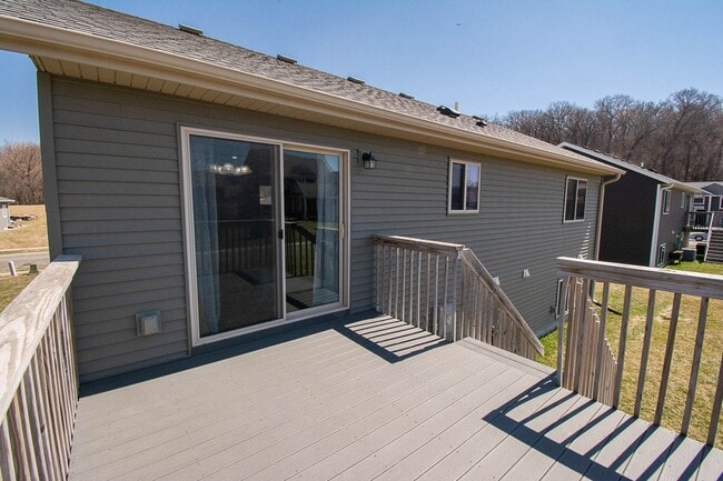 Building Photo - Move-In Ready NW Rochester Home with Finished Lower Level
