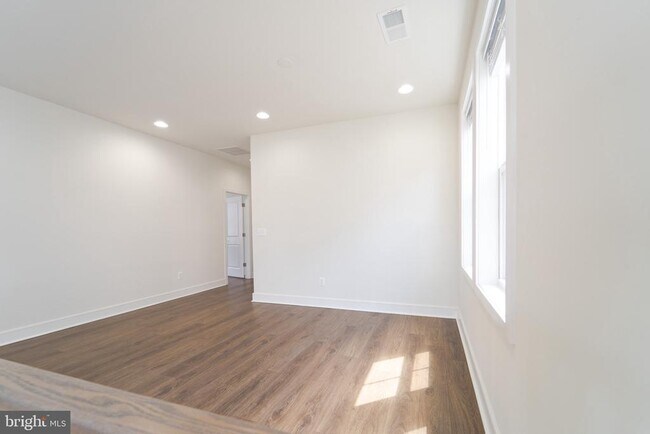 Building Photo - 41935 Spring Air Dr